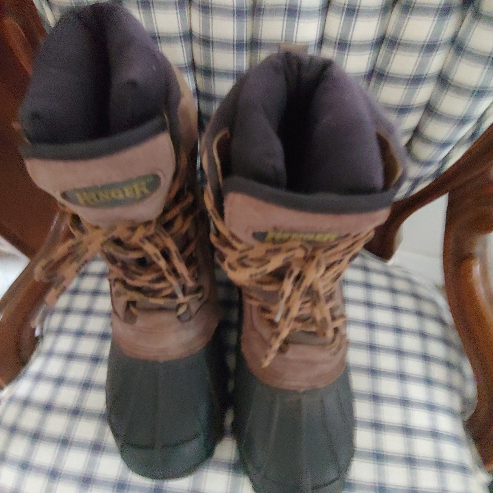 Ranger big boys boots with boot liners for extra warmth.  Size 4M